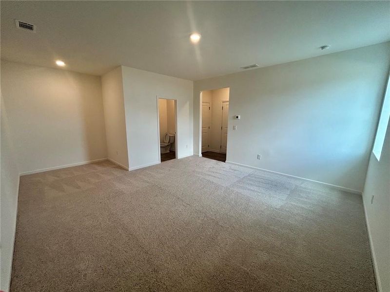 Spacious, unfurnished interior of a new home in Old Salem Crossing, Conyers (Image 23).