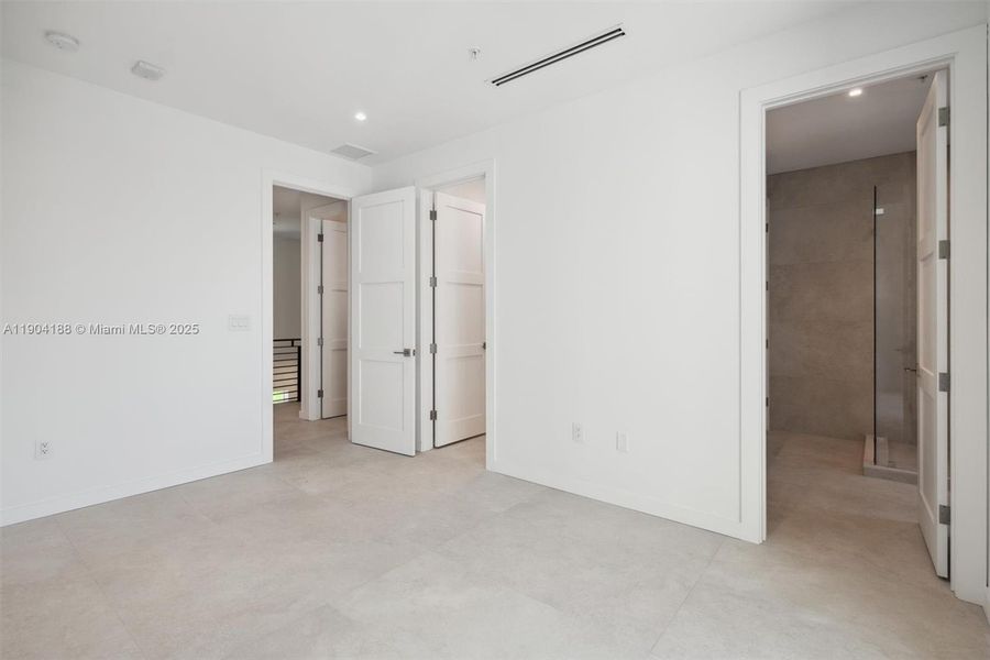 Spacious, unfurnished interior of a new home in , Pompano Beach (Image 48).