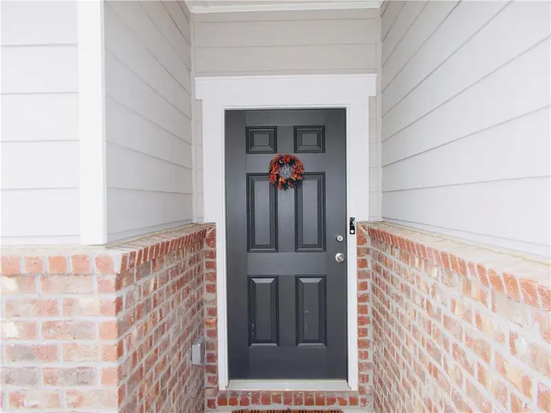 Exterior details and patio area of a home in Ashford Park, Covington (Image 24).