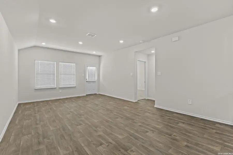 Spacious, unfurnished interior of a new home in Laurel Vistas, San Antonio (Image 13). Spacious, unfurnished interior of a new home in Laurel Vistas, San Antonio (Image 13).