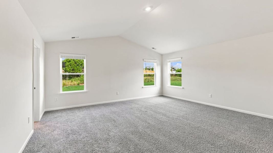 Spacious, unfurnished interior of a new home in Chestnut Ridge, Greenville (Image 37).