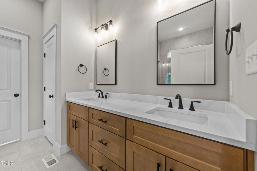 46-web-or-mls-VB4A1212 46-web-or-mls-VB4A1212