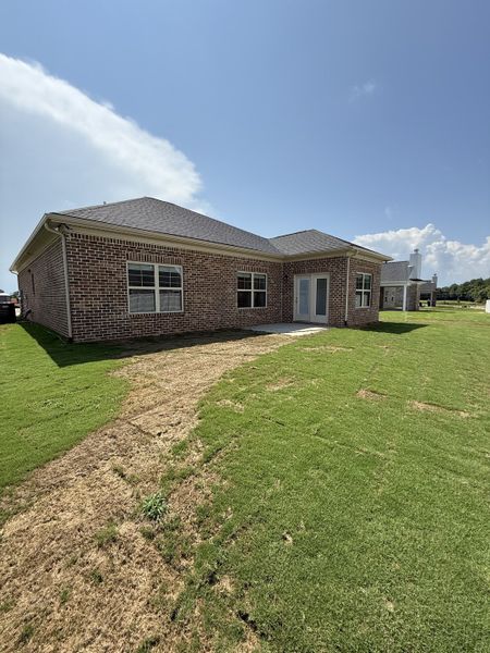 Exterior details and patio area of a home in Bradley Bend, Ashland City (Image 2).