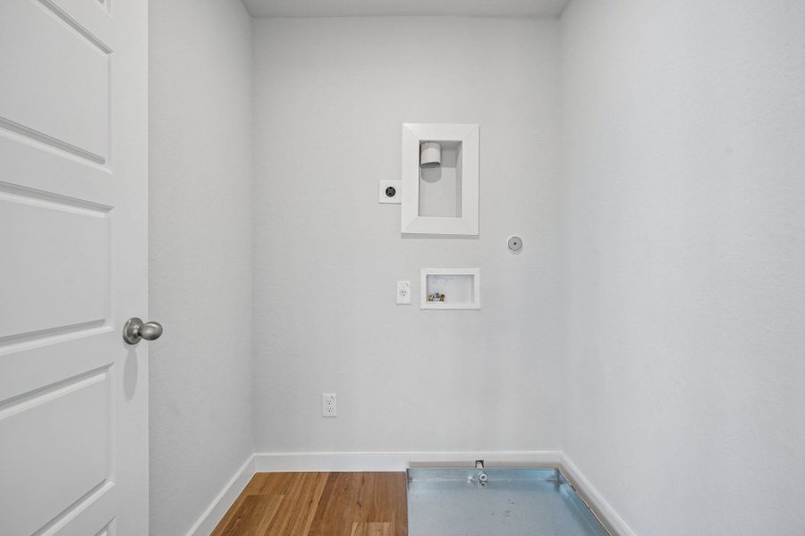 Spacious, unfurnished interior of a new home in The Meadows at Hunters Ranch, San Antonio (Image 32).