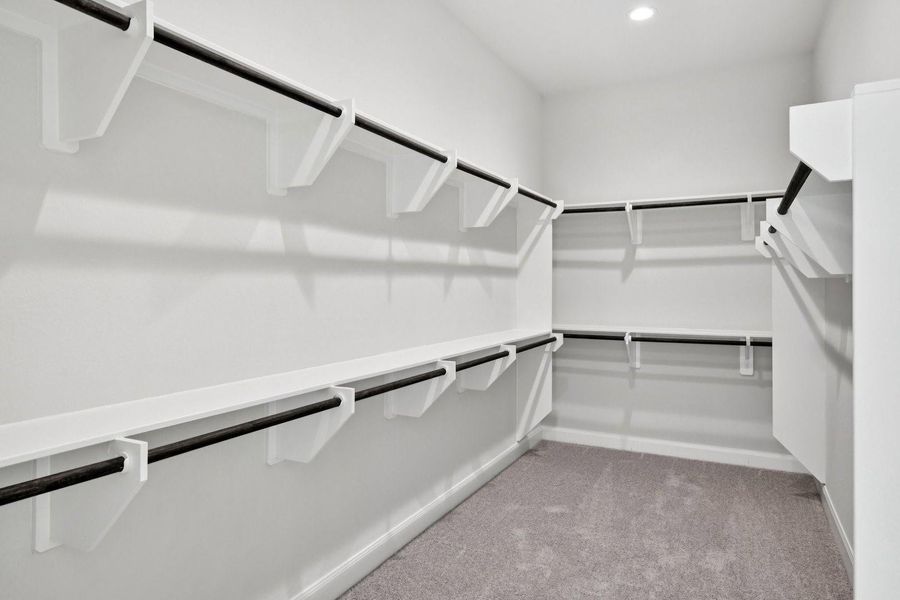 21139 Flowerhorn Closet