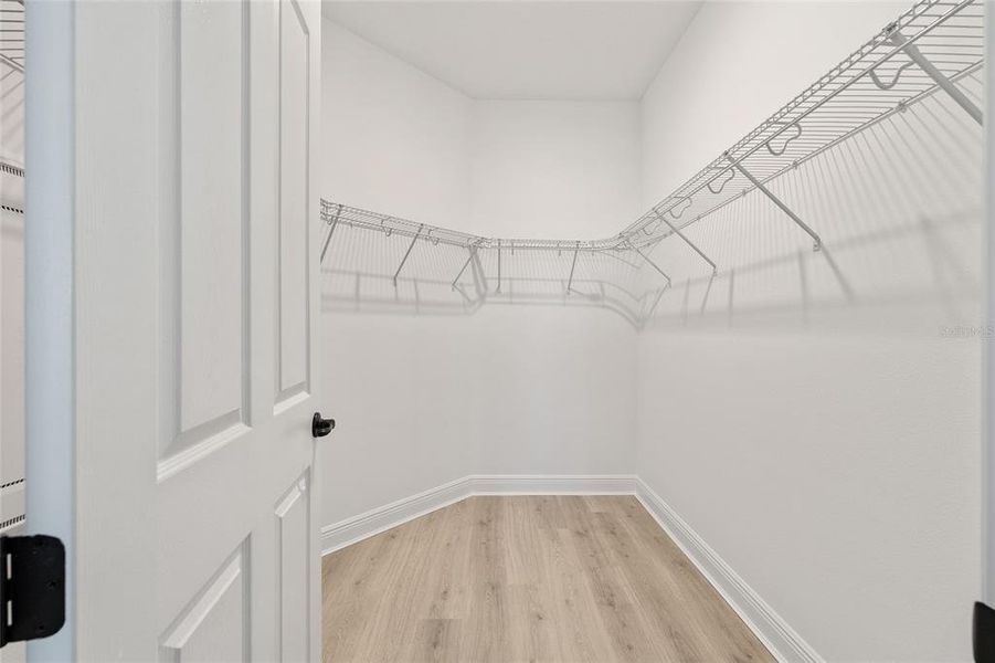 Spacious, unfurnished interior of a new home in , Ocala (Image 35).