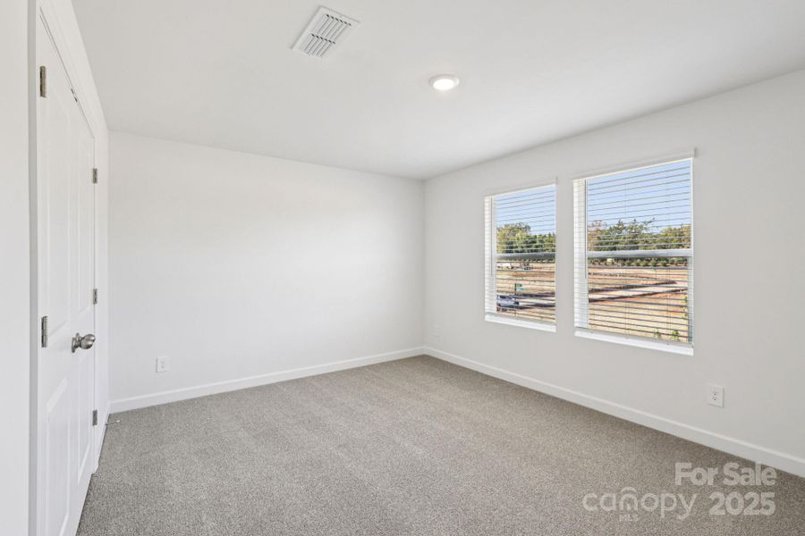 Spacious, unfurnished interior of a new home in Brighton Springs, York (Image 31).