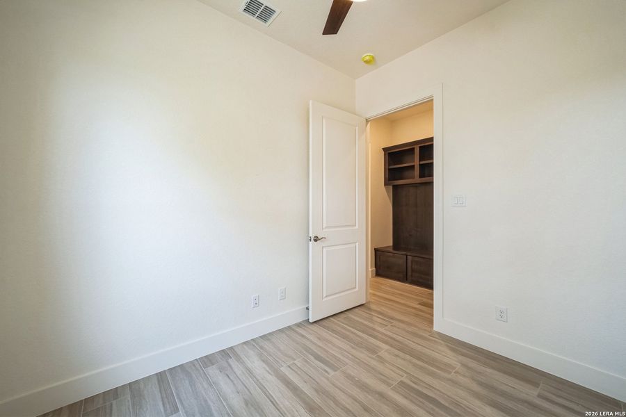 Spacious, unfurnished interior of a new home in , Floresville (Image 24).