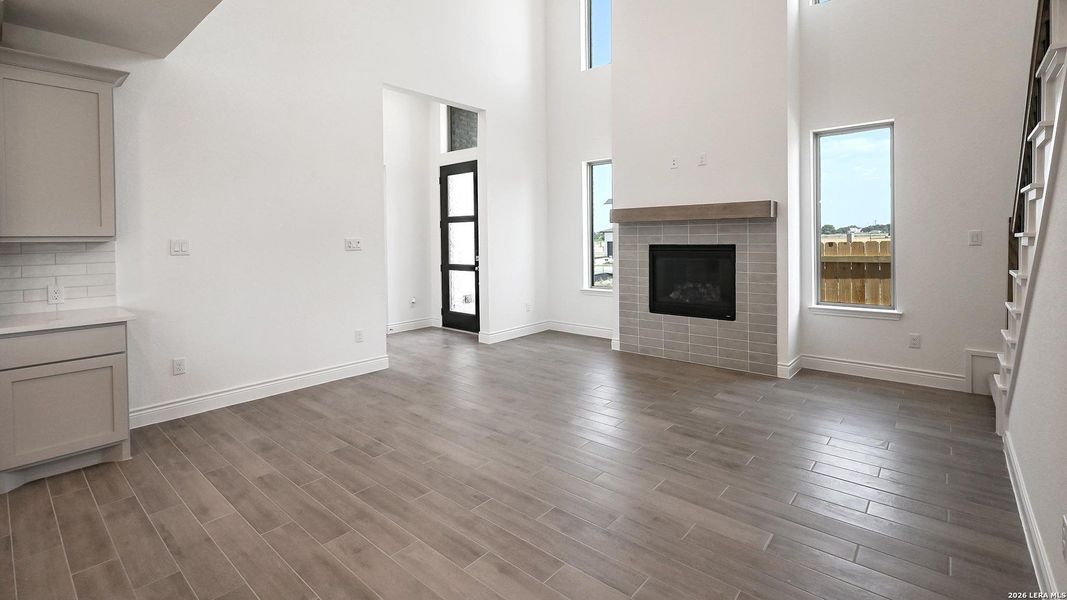 Spacious, unfurnished interior of a new home in Legacy at Lake Dunlap, New Braunfels (Image 17).