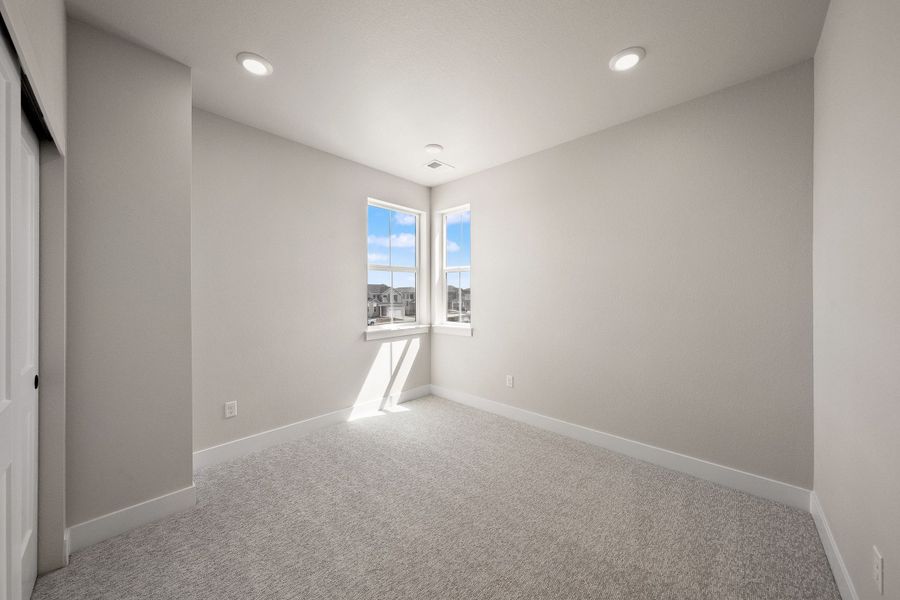 Spacious, unfurnished interior of a new home in Trumark Homes at Sterling Ranch, Littleton (Image 36).