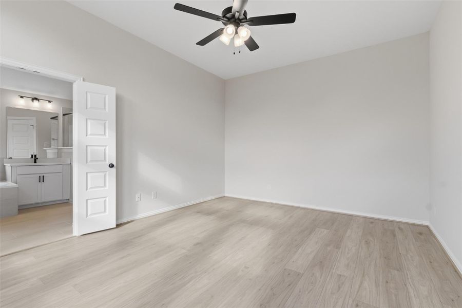 Spacious, unfurnished interior of a new home in Brookewater, Rosenberg (Image 34).