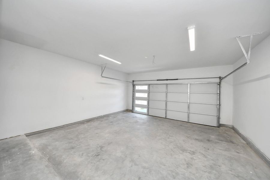 Spacious, unfurnished interior of a new home in , Houston (Image 45).