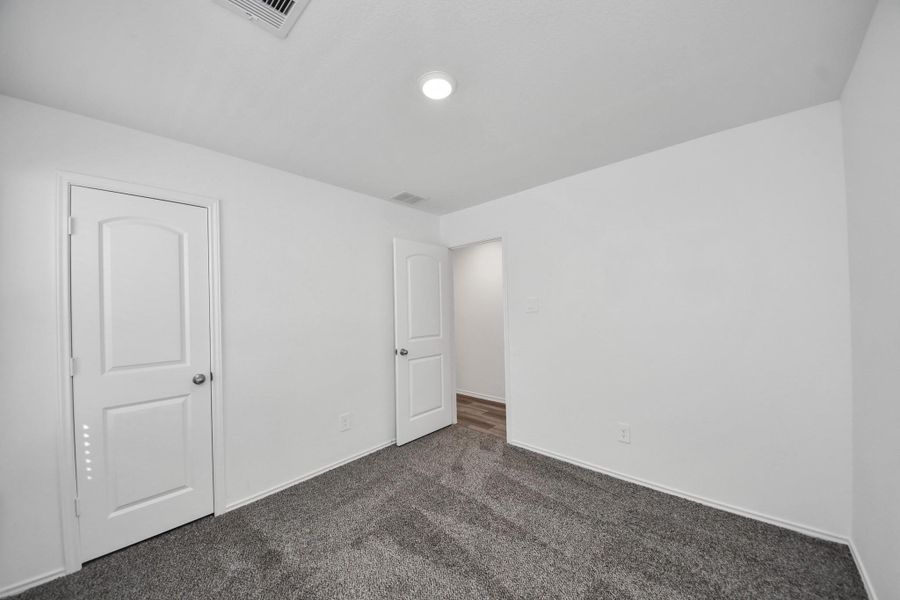 Spacious, unfurnished interior of a new home in Legacy Park, Houston (Image 33).