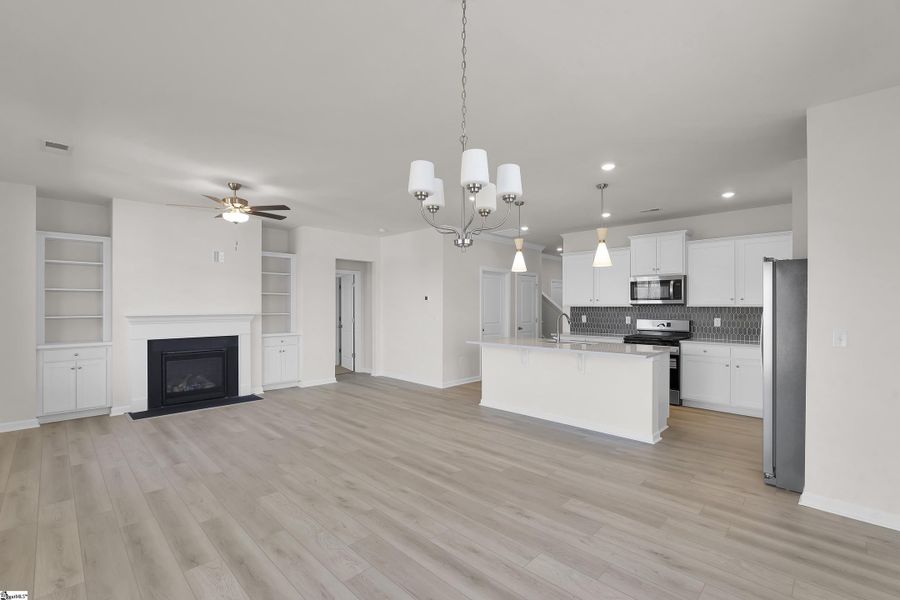Spacious, unfurnished interior of a new home in Lynbrook, Boiling Springs (Image 20).