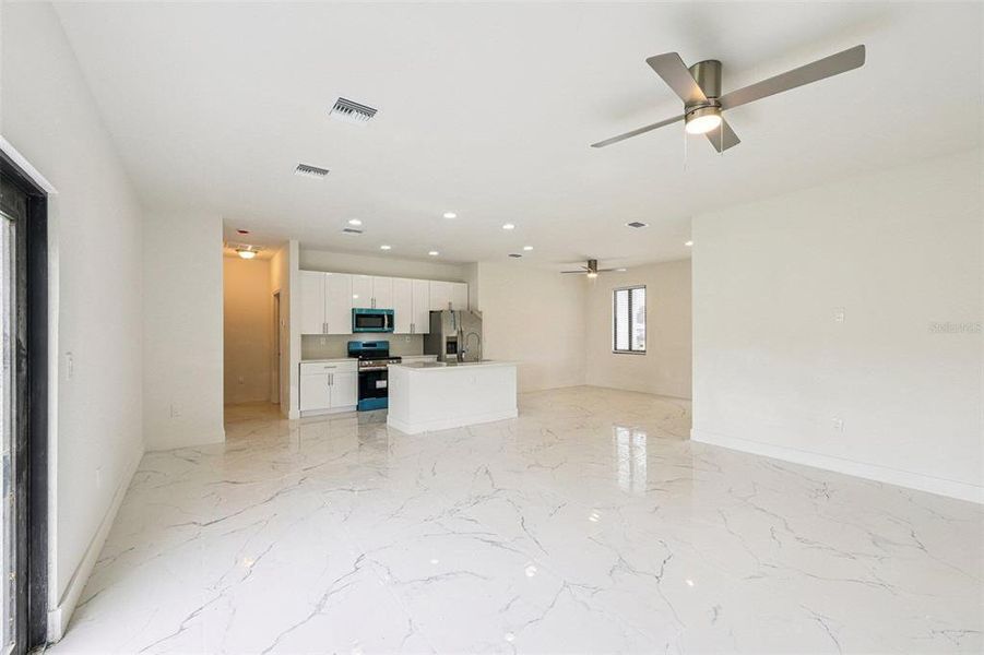 Spacious, unfurnished interior of a new home in , Port Charlotte (Image 11).