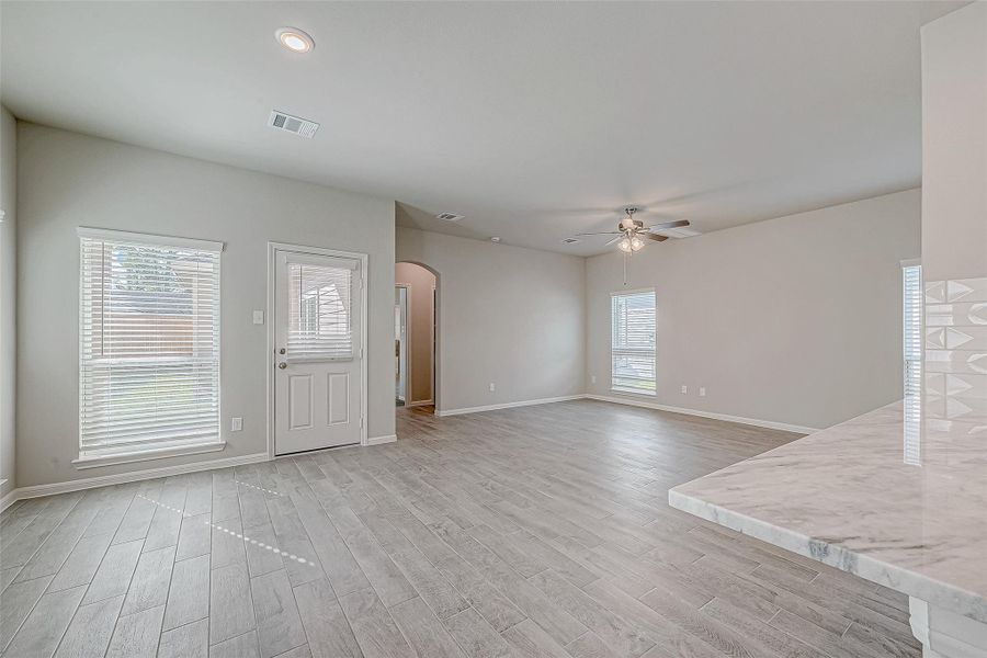 Spacious, unfurnished interior of a new home in Woodland Lakes, Houston (Image 33). Spacious, unfurnished interior of a new home in Woodland Lakes, Houston (Image 33).