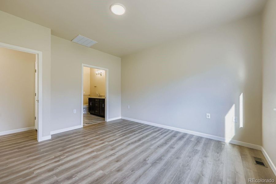 Spacious, unfurnished interior of a new home in , Westminster (Image 38).