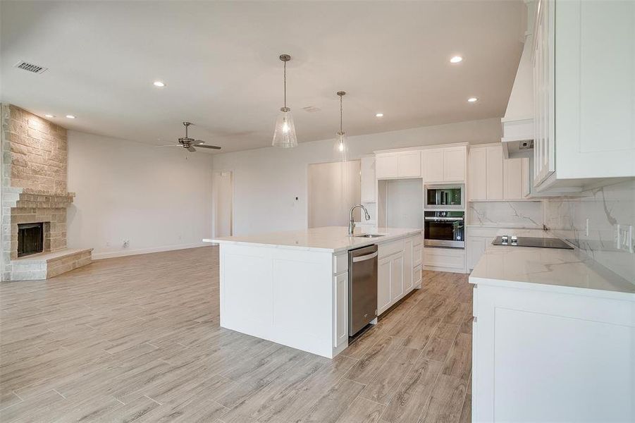 Spacious, unfurnished interior of a new home in , Burleson (Image 33). Spacious, unfurnished interior of a new home in , Burleson (Image 33).