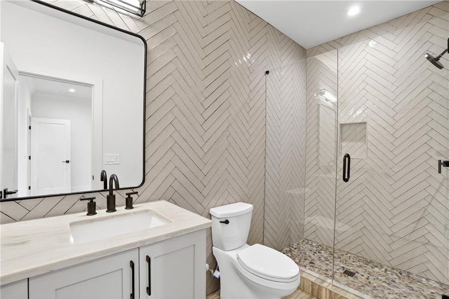 Furnished interior view inside a new home in , Alpharetta (Image 19).