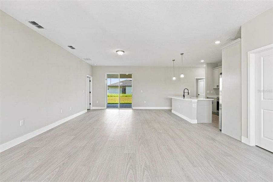 Spacious, unfurnished interior of a new home in , Ocala (Image 23).