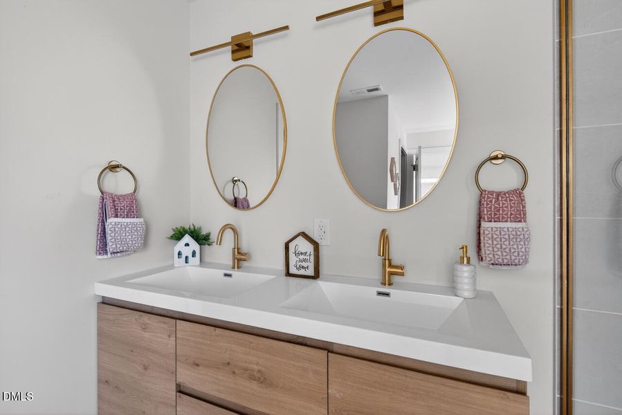 Gold Fixtures! Gold Fixtures!