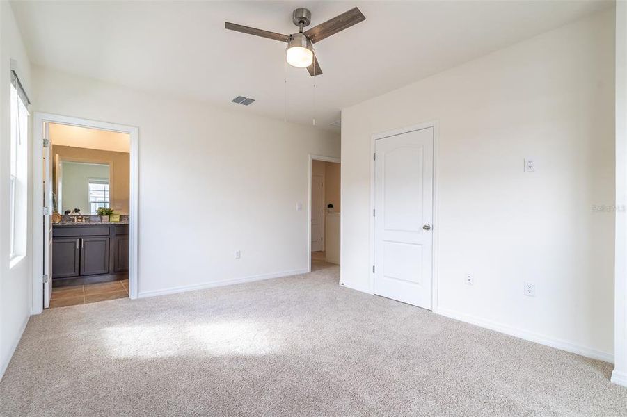 Spacious, unfurnished interior of a new home in , Davenport (Image 26).