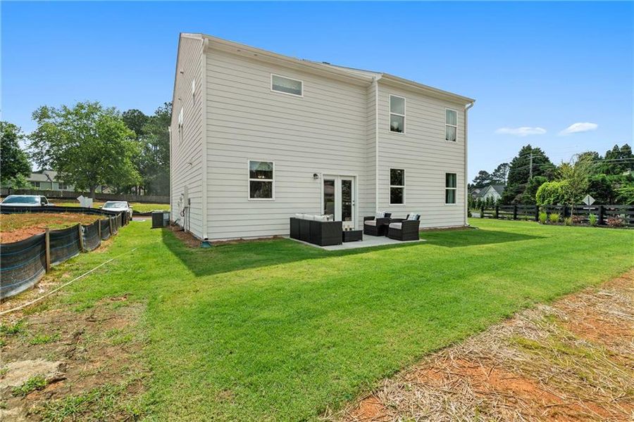 Exterior details and patio area of a home in Hickory Heights, Acworth (Image 4).