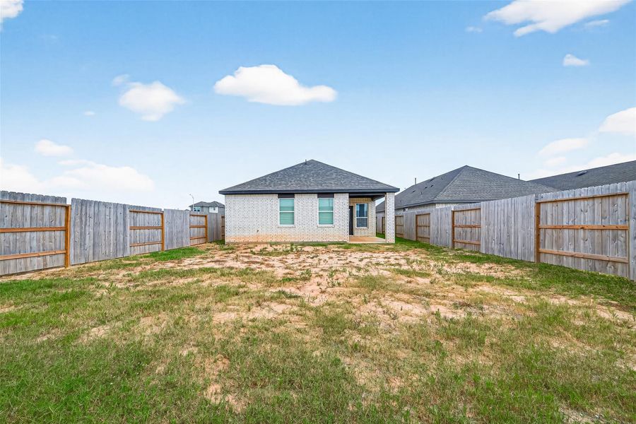 Exterior details and patio area of a home in Sunterra, Katy (Image 29).