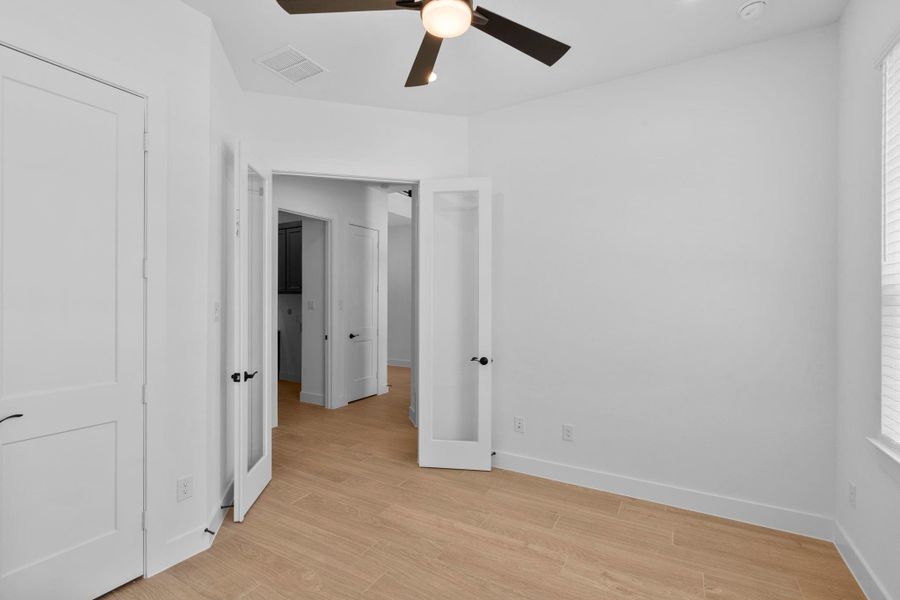 Spacious, unfurnished interior of a new home in Evergreen, Conroe (Image 30).