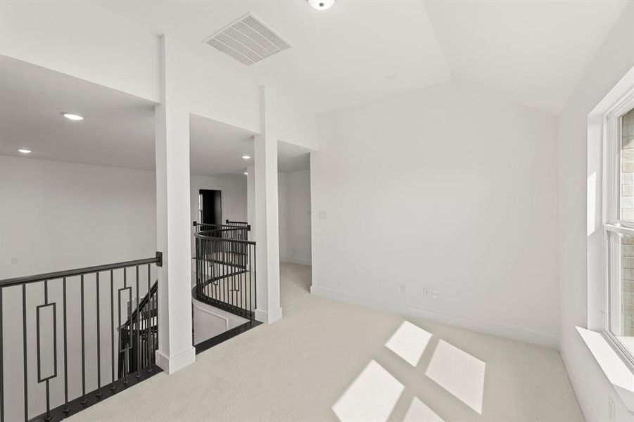 Spacious, unfurnished interior of a new home in Inspiration, Lucas (Image 32).