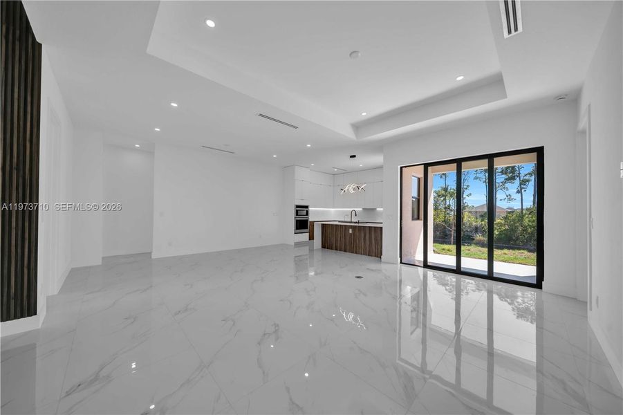 Spacious, unfurnished interior of a new home in , Cape Coral (Image 24).