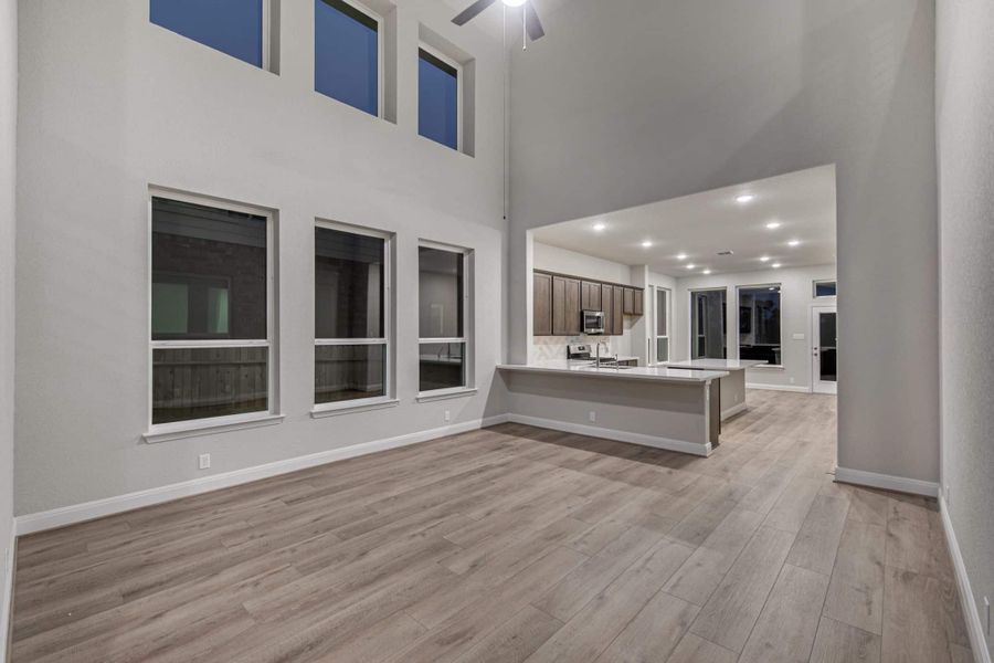 Spacious, unfurnished interior of a new home in Legacy at Lake Dunlap, New Braunfels (Image 8).