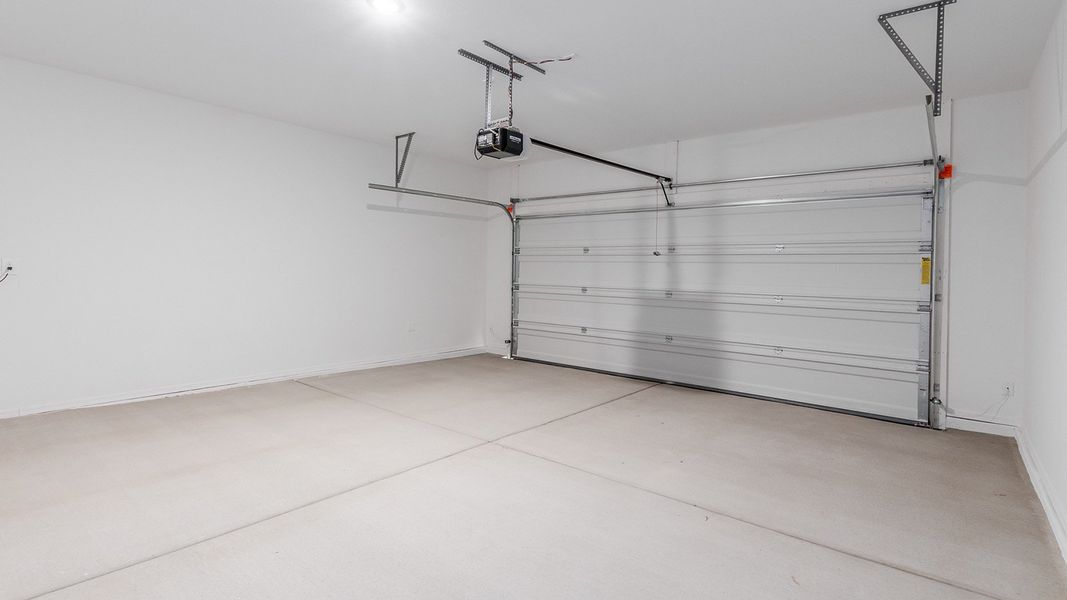 Spacious, unfurnished interior of a new home in Blackhawk, Tucson (Image 38).