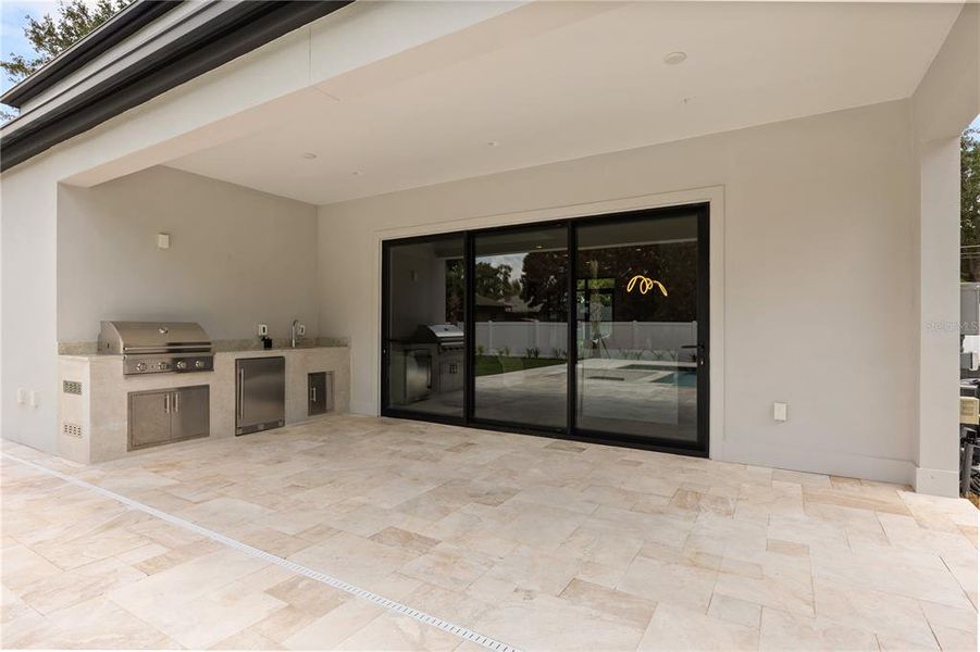 Exterior details and patio area of a home in , Orlando (Image 4).