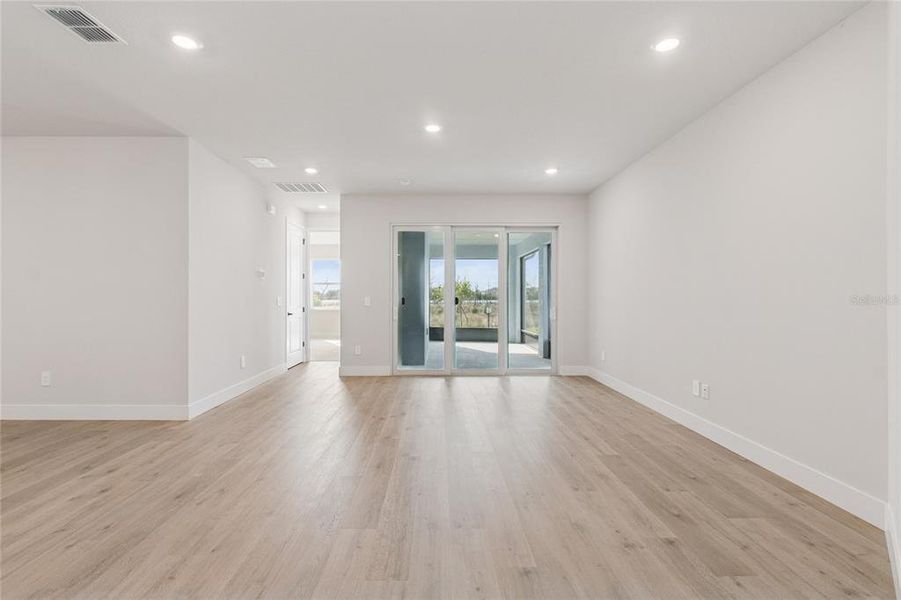 Spacious, unfurnished interior of a new home in Gracewater at Sarasota, Sarasota (Image 19).