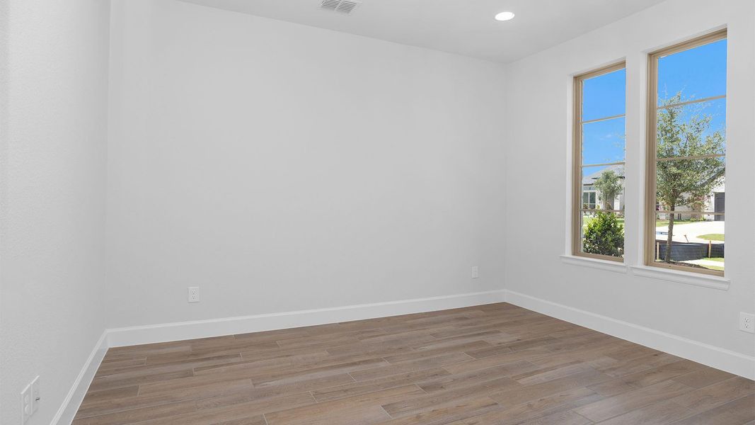 Spacious, unfurnished interior of a new home in Grange 60', Katy (Image 8).