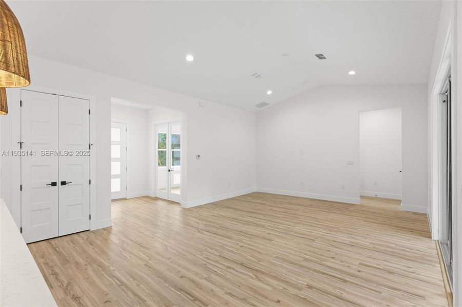 Spacious, unfurnished interior of a new home in , Palm Bay (Image 20).