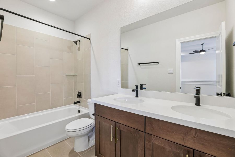 Furnished interior view inside a new home in 6 Creeks, Kyle (Image 8).