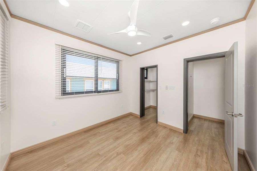 Spacious, unfurnished interior of a new home in , St. Petersburg (Image 50).