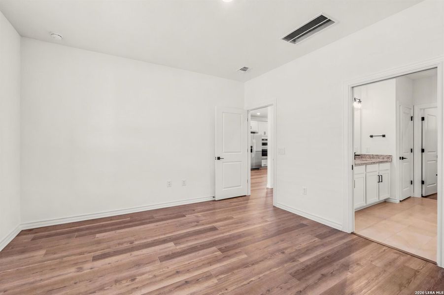 Spacious, unfurnished interior of a new home in , New Braunfels (Image 16).