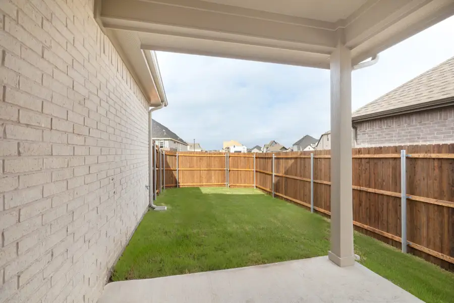 Exterior details and patio area of a home in Edgewater, Fate (Image 3).