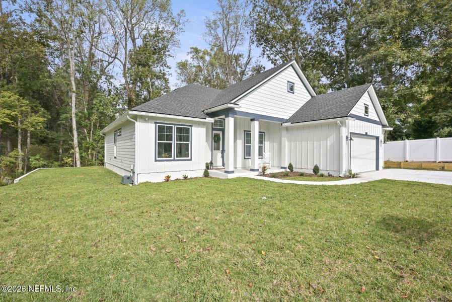 Exterior details and patio area of a home in , Jacksonville (Image 35).