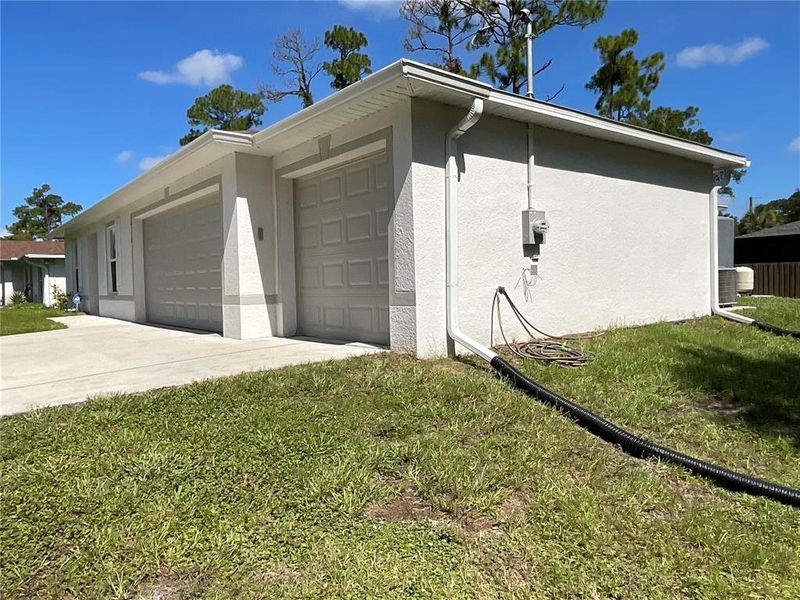 Exterior details and patio area of a home in , Port Charlotte (Image 28).