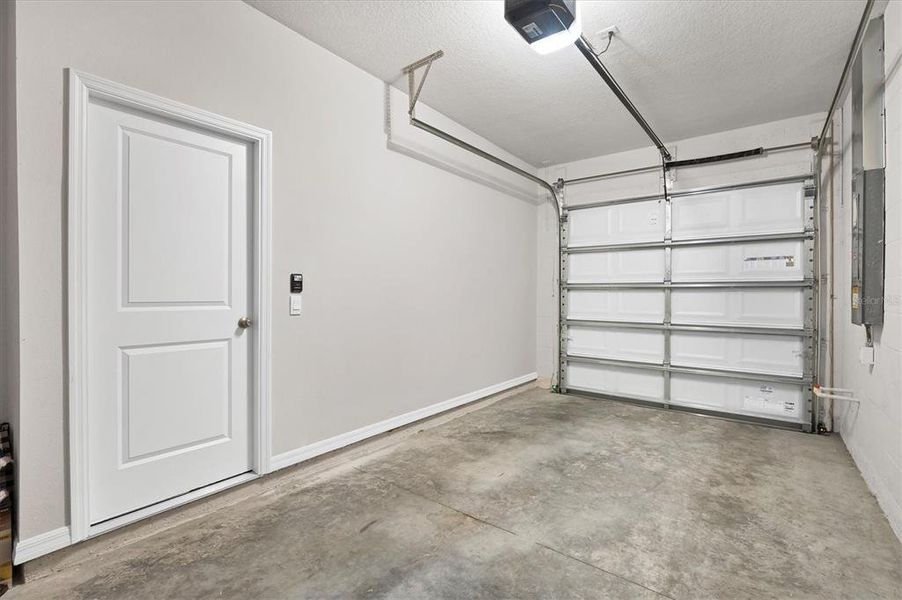 Spacious, unfurnished interior of a new home in Braden Pointe, Bradenton (Image 27). Spacious, unfurnished interior of a new home in Braden Pointe, Bradenton (Image 27).
