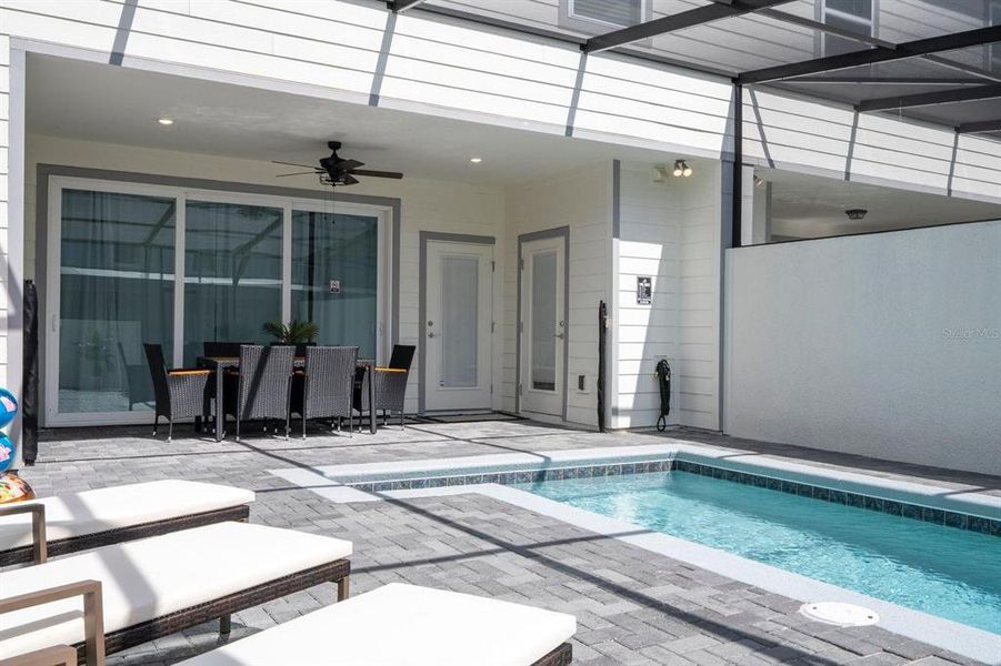 Exterior details and patio area of a home in , Clermont (Image 3).