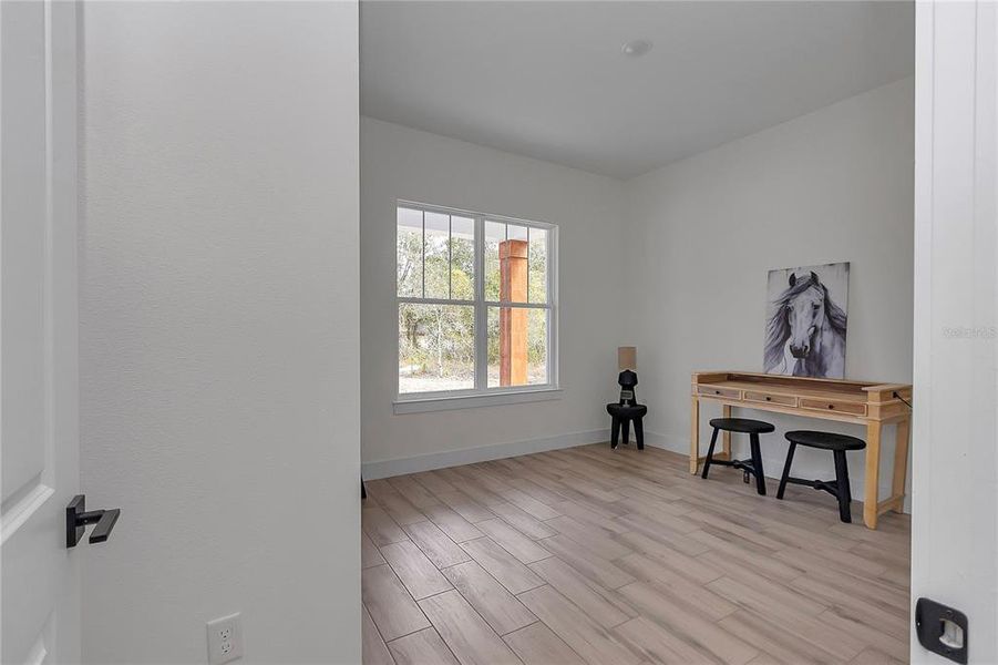 Spacious, unfurnished interior of a new home in , Dunnellon (Image 20).