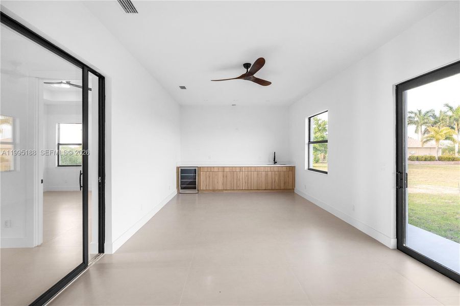 Spacious, unfurnished interior of a new home in , Cape Coral (Image 23).