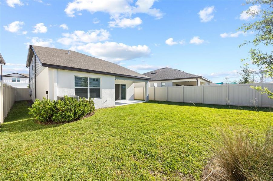 Exterior details and patio area of a home in , Land O' Lakes (Image 4).