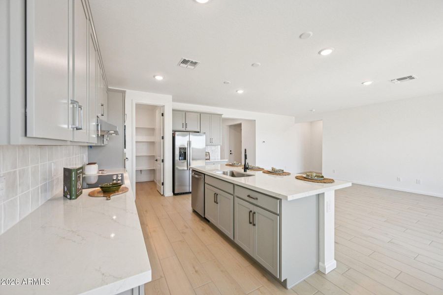 17-web-or-mls-W Brown St-S2703-017