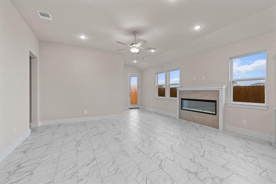Spacious, unfurnished interior of a new home in Morningstar, Georgetown (Image 12).